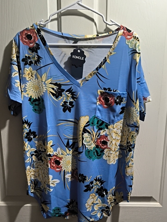 koncle Tops - Women's Sky Blue Floral V-Neck Pocket Tee